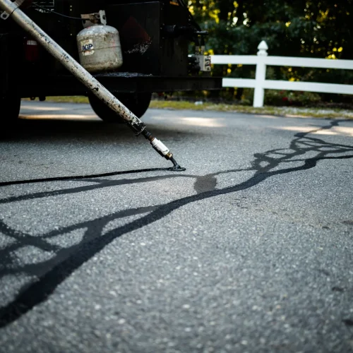 crackfilling asphalt pavement